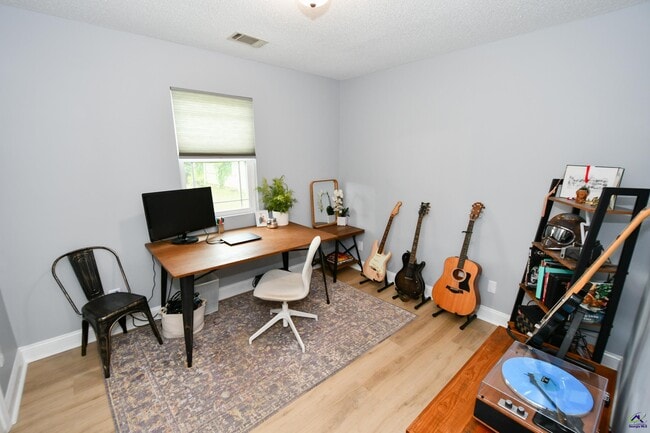 Building Photo - 107 Molland Dr