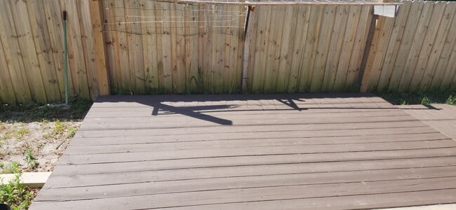 Building Photo - 6107 W 1st Manor