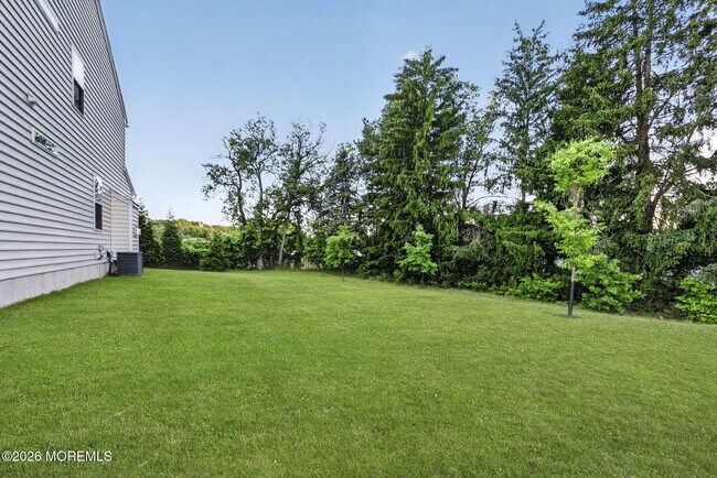 Building Photo - 319 Tulip Ct