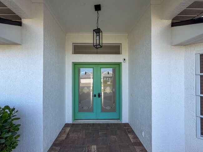 Building Photo - "Spacious 3-Bedroom Pool Home with 2 Baths & 2,075 Sq. Ft. of Comfort in Venice, FL!"