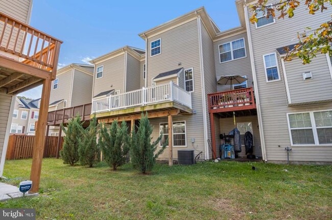 Building Photo - 844 Oriole Ave