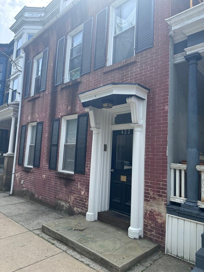 Building Photo - 422 W Orange St
