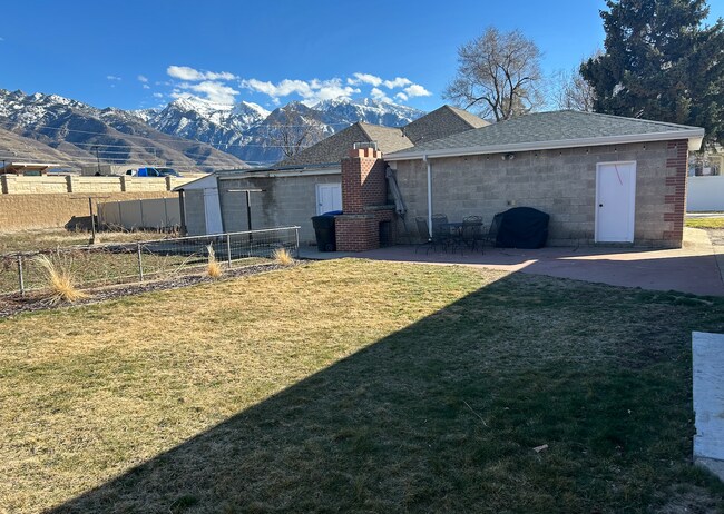 Building Photo - Beautifully Remodeled Cottonwood Heights Home!