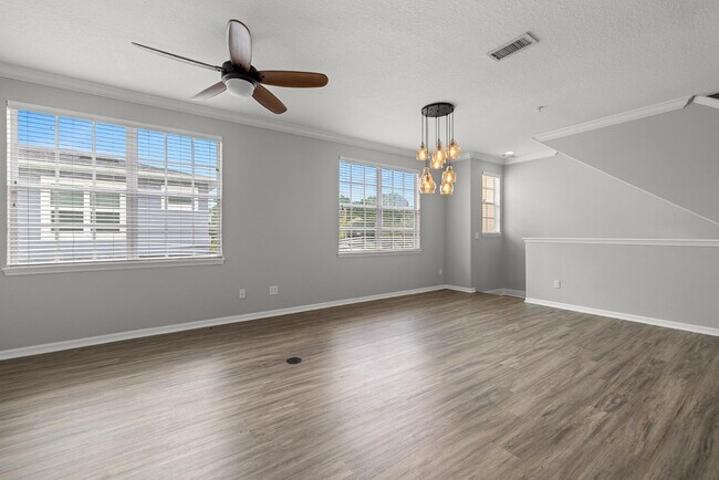 Building Photo - 509 S Matanzas Ave