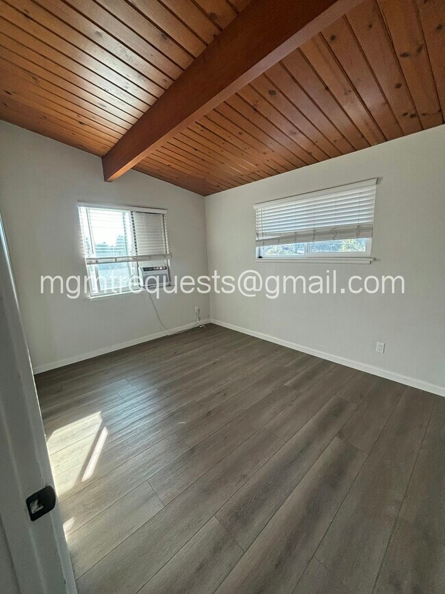 Building Photo - 622 Pine Ave