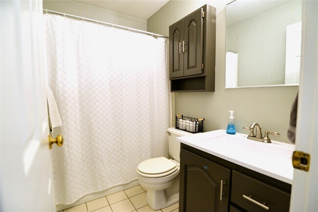 Building Photo - 5101 Hollow Wood Ct
