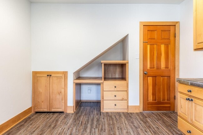 Building Photo - Old Town GEM Just 1 Block from PCMR!