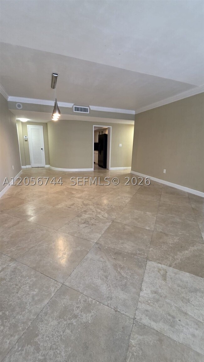 Building Photo - 5825 Collins Ave