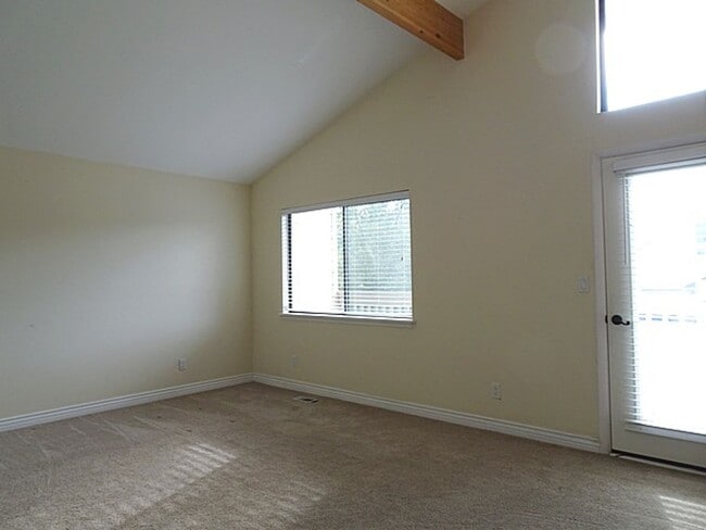 Building Photo - Great location on Cul-de-Sac