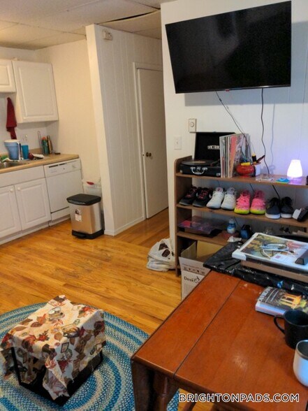 Building Photo - 199 Strathmore Rd