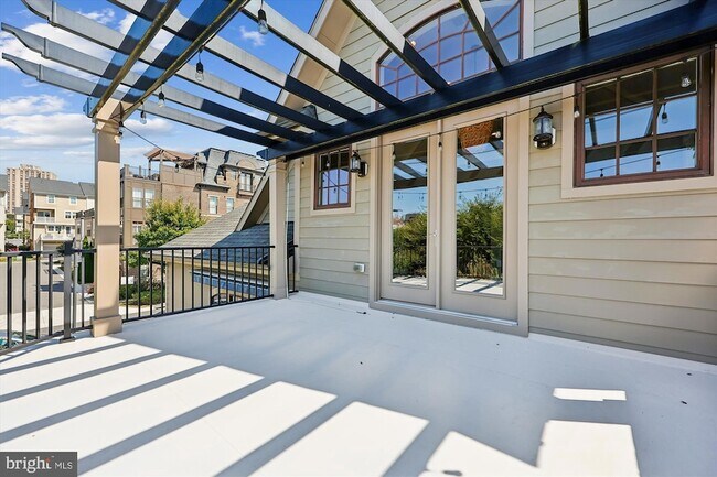 Building Photo - 448 Salk Cir