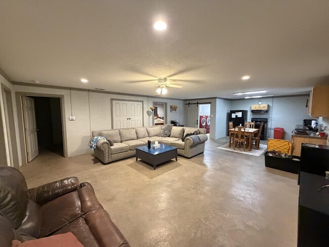 Building Photo - Spacious 3 Bed, 2 Bath Home with 2 car carport!