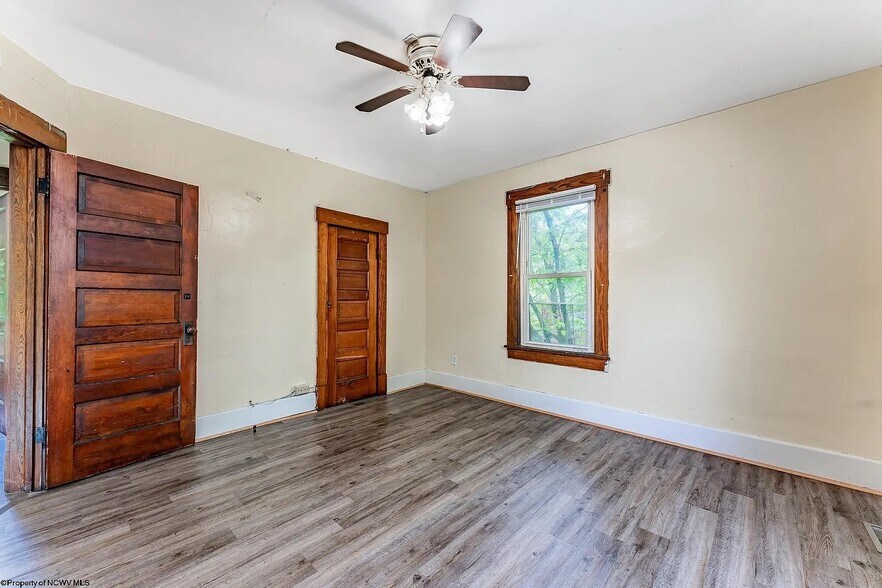 Building Photo - 565 Brockway Ave