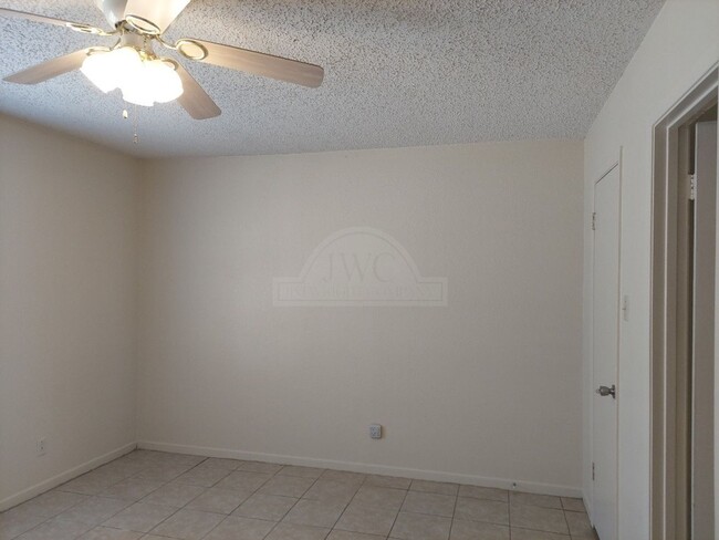 Building Photo - 1003 Eastside Dr