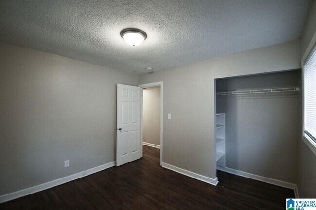 Building Photo - 209 13th Ave NE