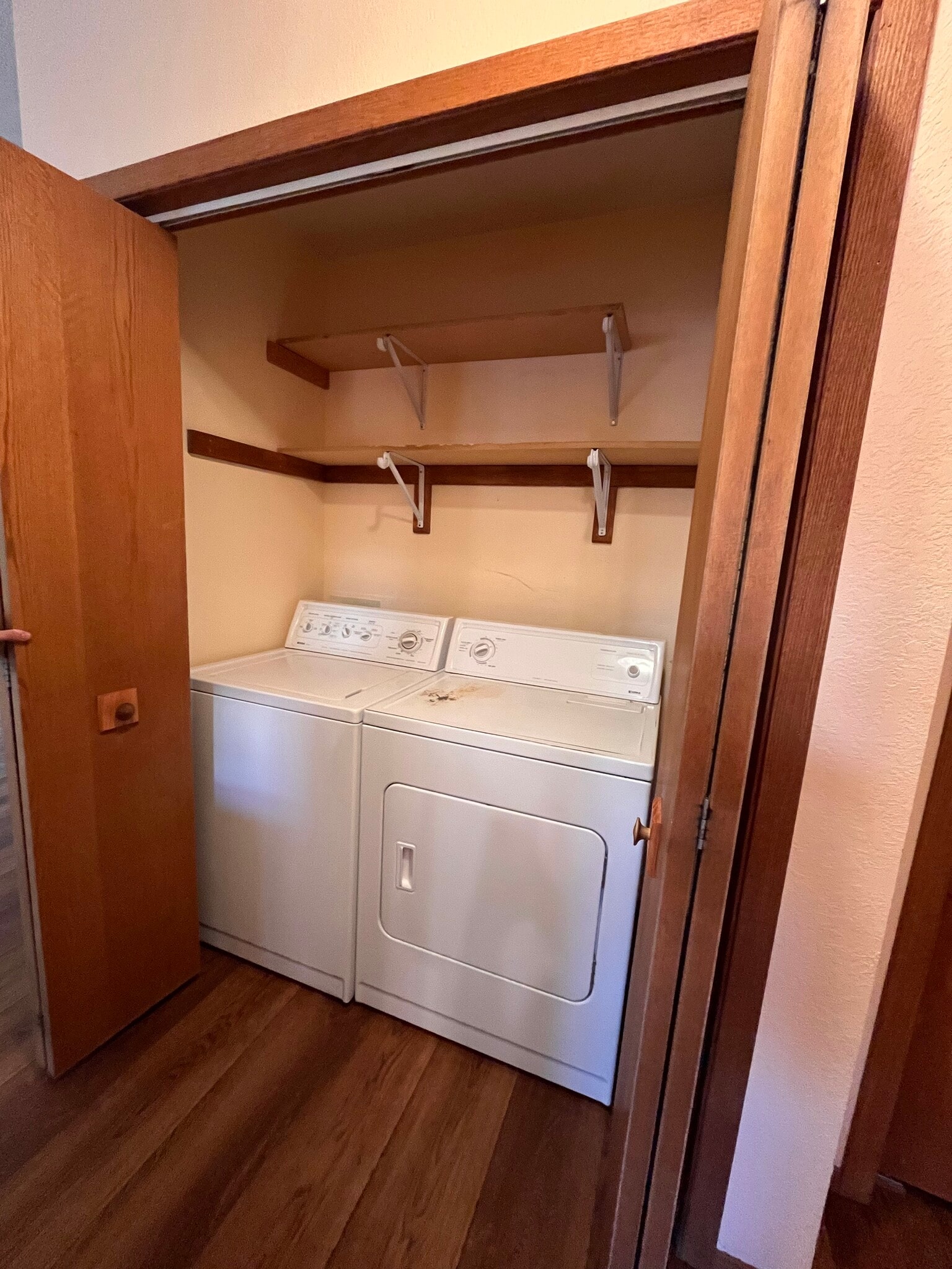 Full laundry off hallway/garage entry - 507 Chipeta Trl