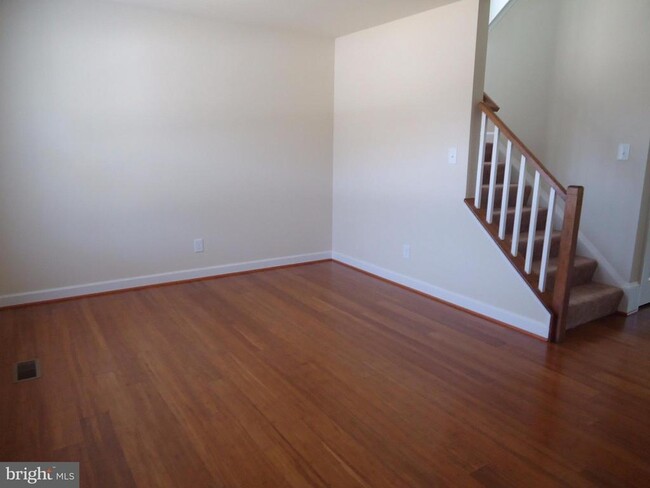 Building Photo - 10302 Bluebird Ct