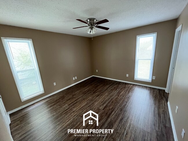 Building Photo - 3 Bedroom Home for Rent in Memphis | Formal Dining Room & Fenced Yard