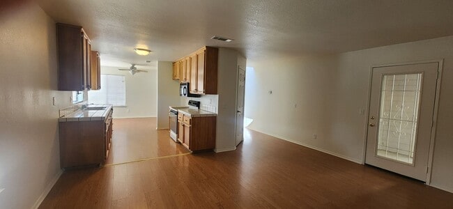 Building Photo - Wonderful 3 Bedroom Home in Elk Grove