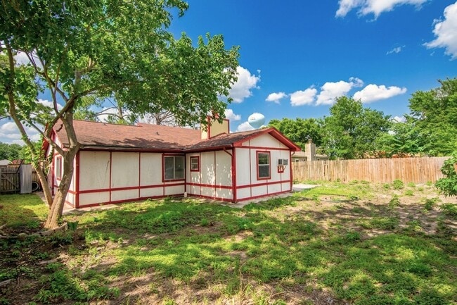 Building Photo - 2611 Ashington Dr