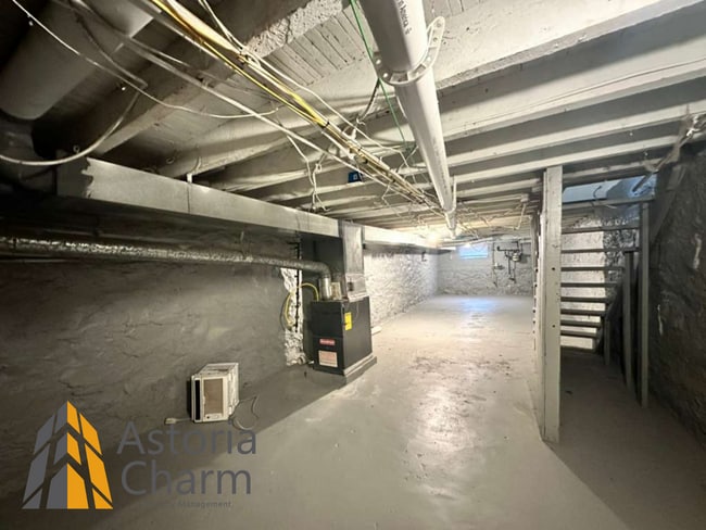 Building Photo - Flexible 4 Bedroom Layout with Fenced Backyard