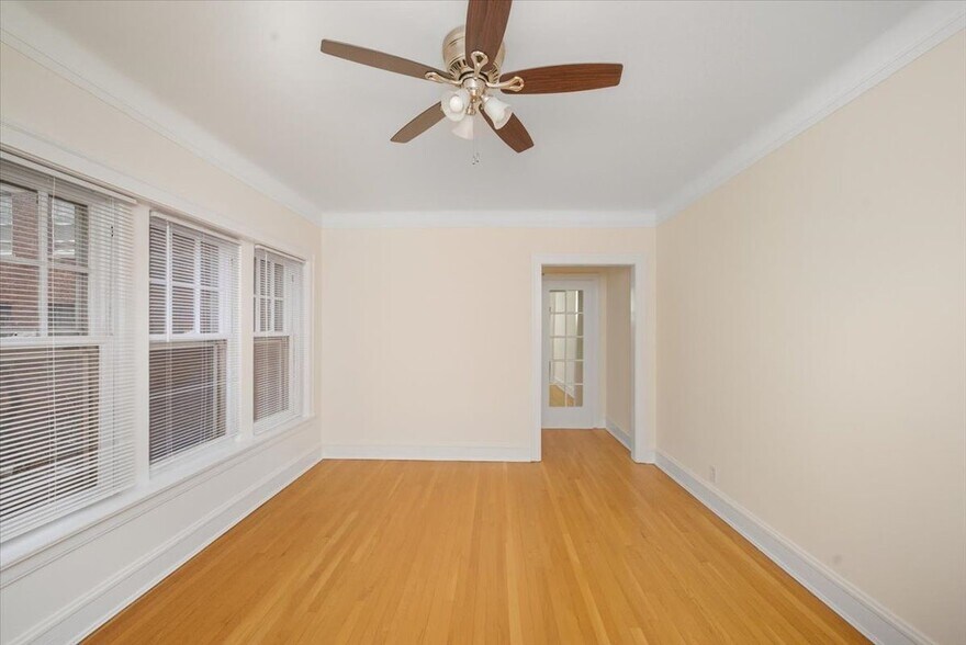 Building Photo - 735 Hinman Ave