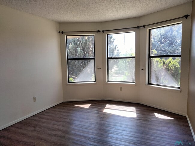 Building Photo - 3217 Cheyenne Dr