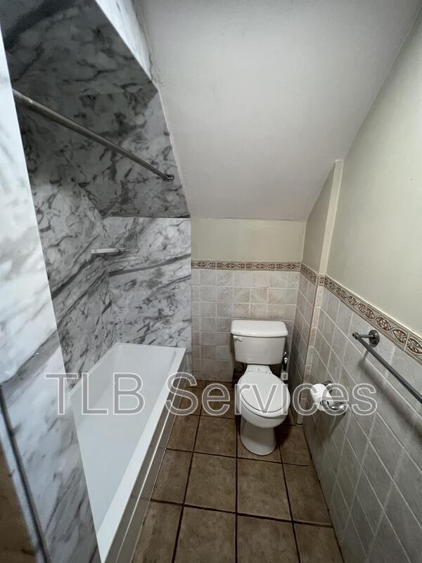 Building Photo - 519 School St