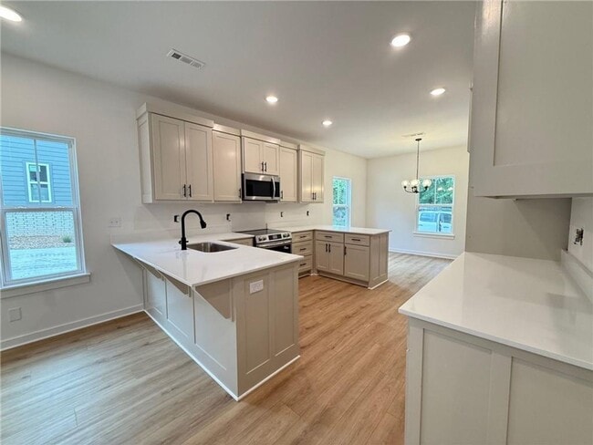 Building Photo - Nice Townhouse Near Campus