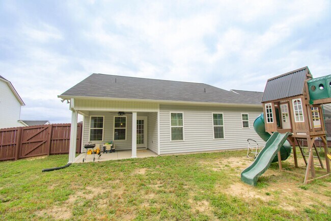 Building Photo - Coming Soon! 3 Bedroom 2 Bath with Bonus!