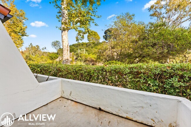 Building Photo - Upgraded 3 Bedroom Townhome in the Gated C...