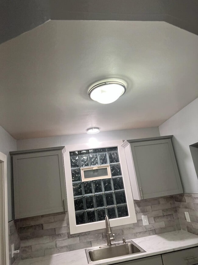 Building Photo - 18224 Warwick St