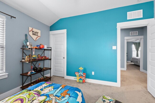 Building Photo - 525 Compania Cove