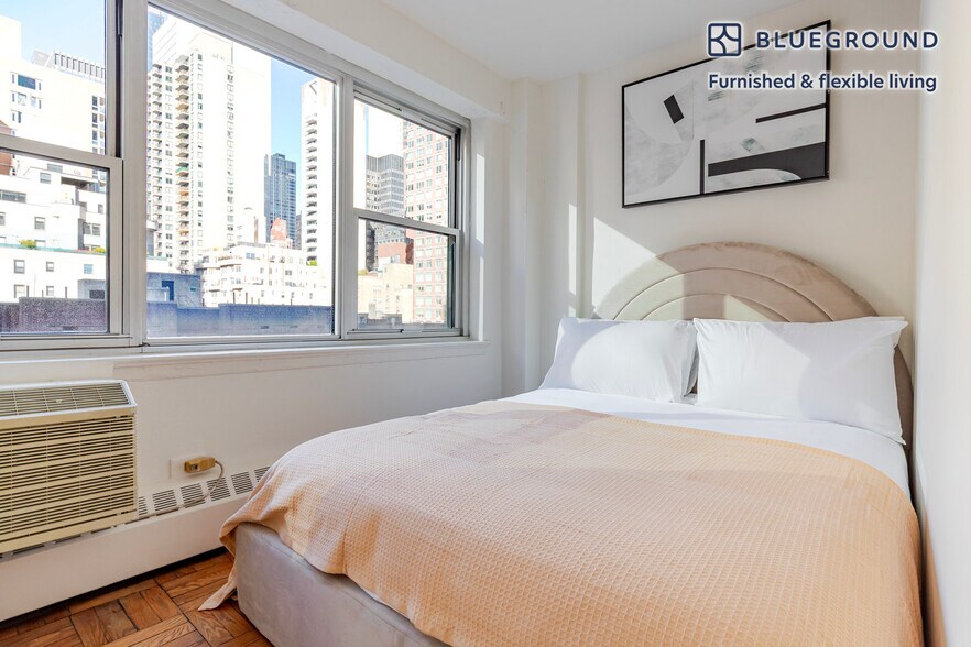 Building Photo - 300 E 46th St