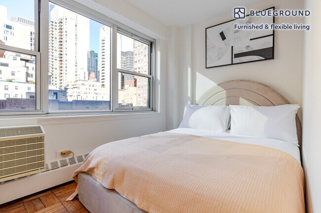 Building Photo - 300 E 46th St