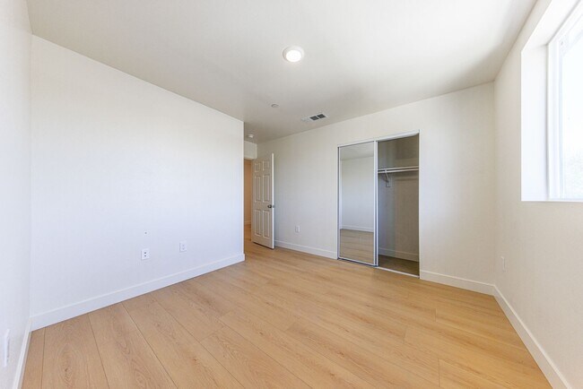 Building Photo - 1652 Murchison St