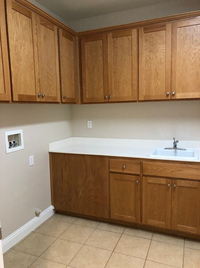 Building Photo - 550 Triple Crown Ct
