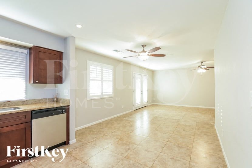 Building Photo - 5106 S Fairfield Dr