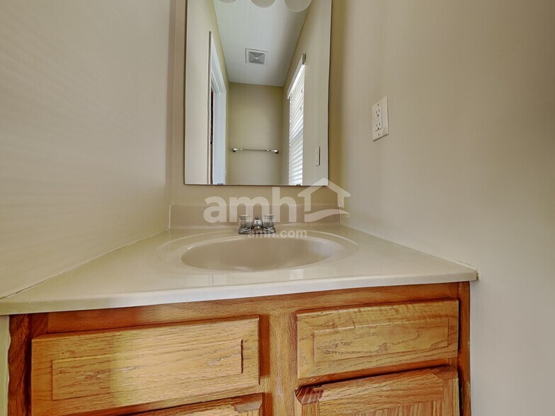 Building Photo - 3177 Bridle Run Dr