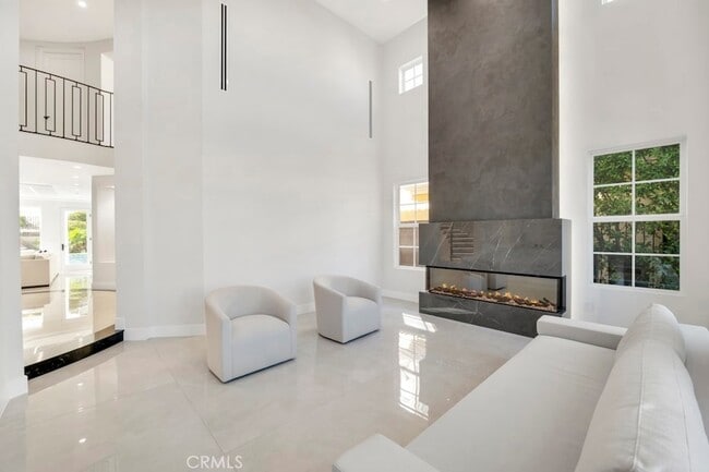 Building Photo - 20151 Vía Medici