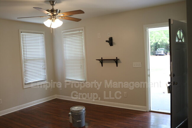 Building Photo - 2728 Kingswood Dr