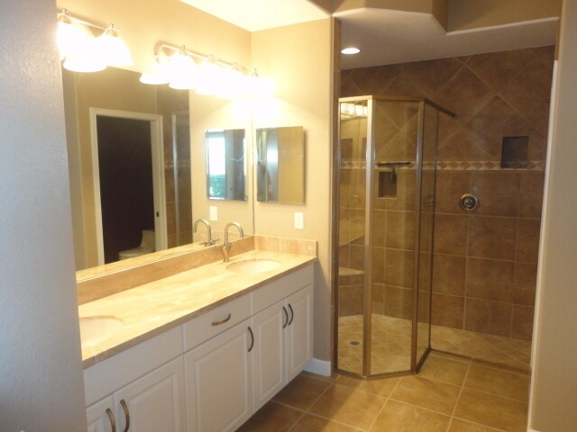 Building Photo - Annual Rental - 3BR/2BA Condo in Venetian Golf & River Club