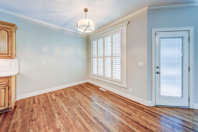 Building Photo - {14400} Somerset Brooke + Beautifully Upda...