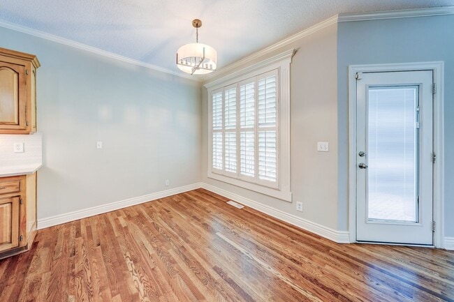 Building Photo - {14400} Somerset Brooke + Beautifully Updated Throughout + Finished Walk Out Basement + Fenced Yard