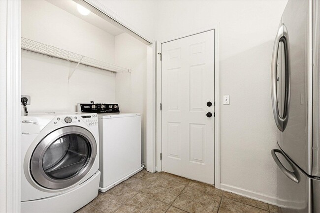 Building Photo - 335 Dreadnaught Ct