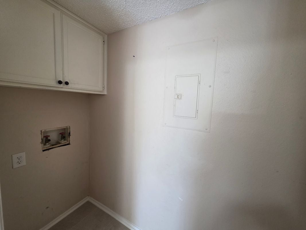 Building Photo - 620 Race St