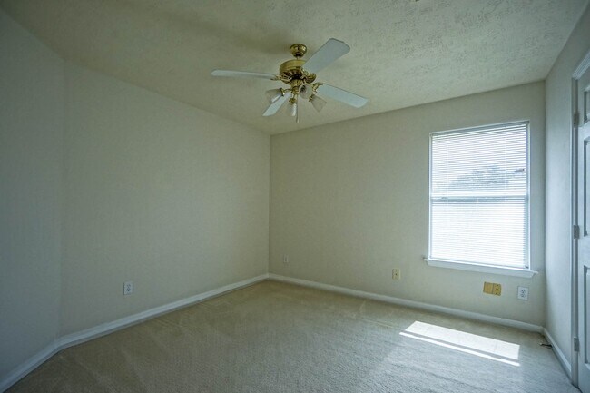 Building Photo - 918 Featherbrook Ct