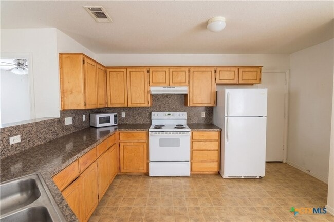 Building Photo - 4607 Lloyd Dr