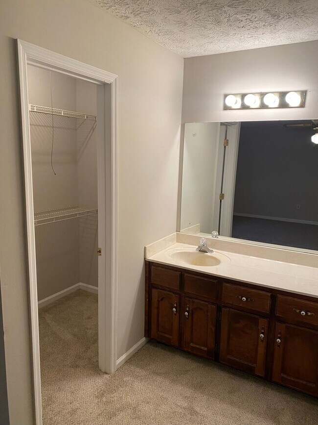 Building Photo - Townhome Available @ Sweetwater Condos!