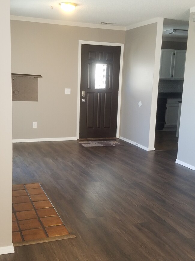 Sunny living room with fireplace. - 945 Tampico Court